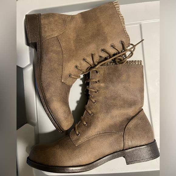Shoedazzle Brown Kirsten Combat Bootie Size 7 Winter Fall Cozy Girl - Picture 9 of 13